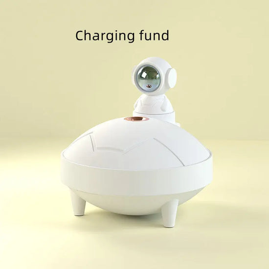 Vit astronaut lampa luftfuktare med modern design och laddningsfunktion för hemmet från Dropshipman