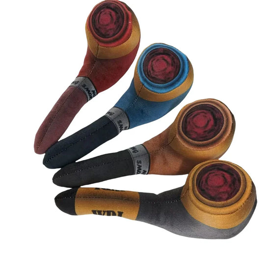 Pipande hundleksak formad som piprök i olika färger för hundlek från Cashymart